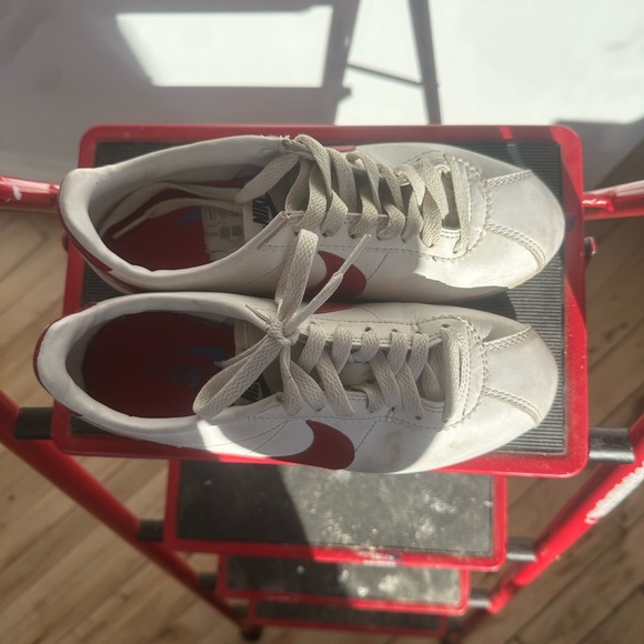 Nike White and Red Sneakers - Picture 4 of 5